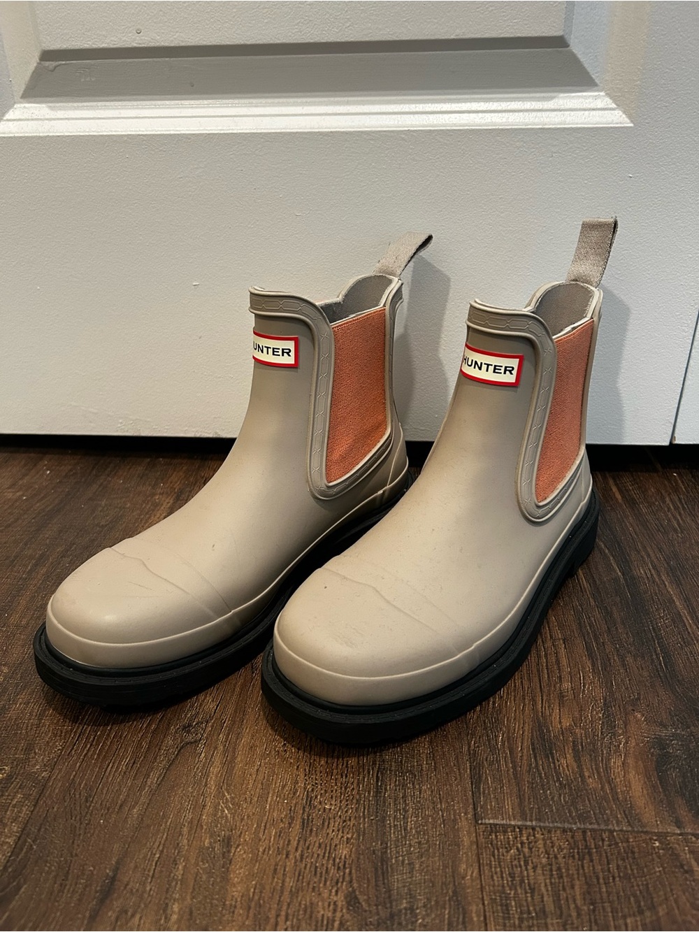 Hunter Chelsea Rain Boots in Beige with Coral Panels